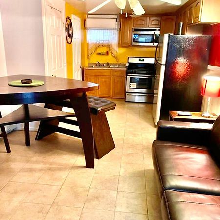 Large 3-Bedrooms/2-Bath Apt, One Block To Train New York Exterior photo