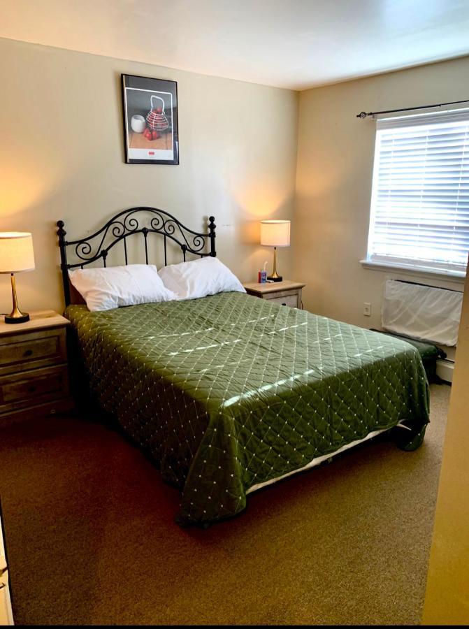Large 3-Bedrooms/2-Bath Apt, One Block To Train New York Exterior photo