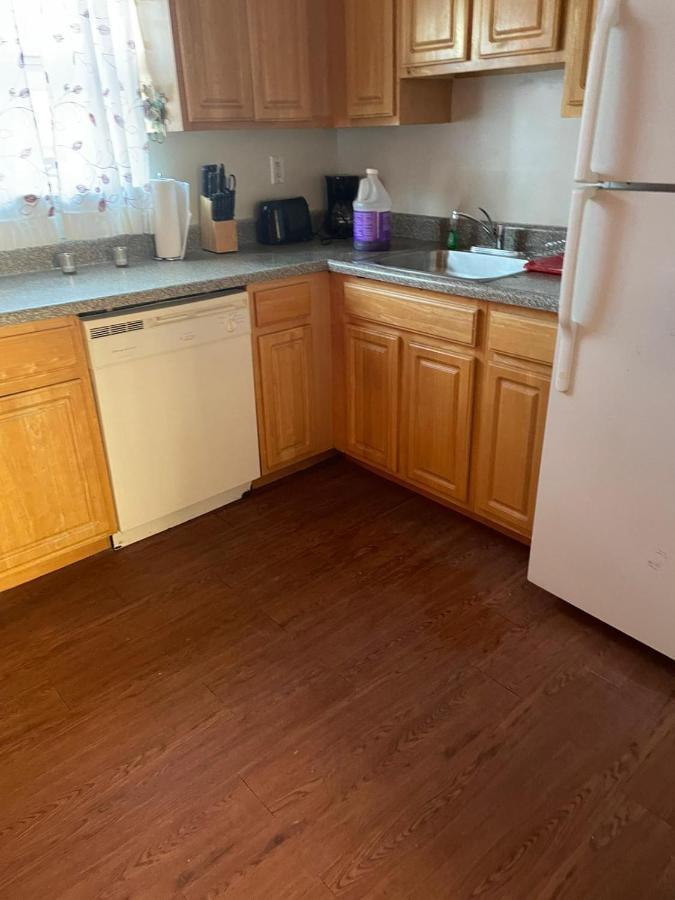 Large 3-Bedrooms/2-Bath Apt, One Block To Train New York Exterior photo