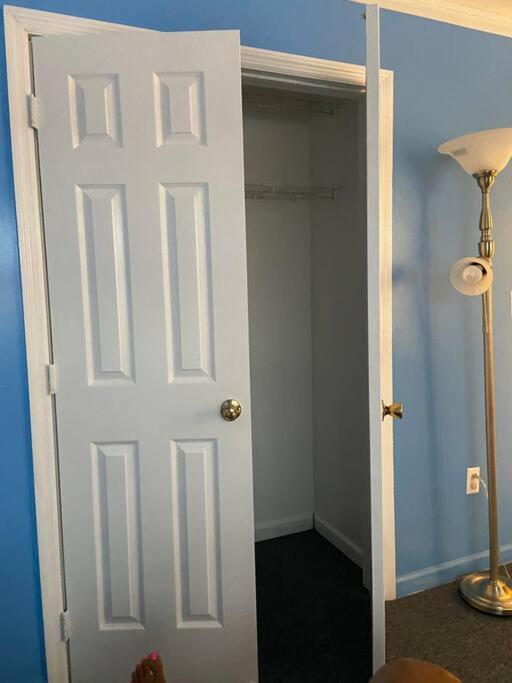 Large 3-Bedrooms/2-Bath Apt, One Block To Train New York Exterior photo