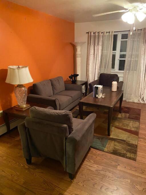Large 3-Bedrooms/2-Bath Apt, One Block To Train New York Exterior photo
